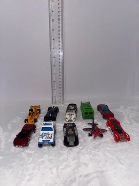 Hot wheels cars 10 piece lot